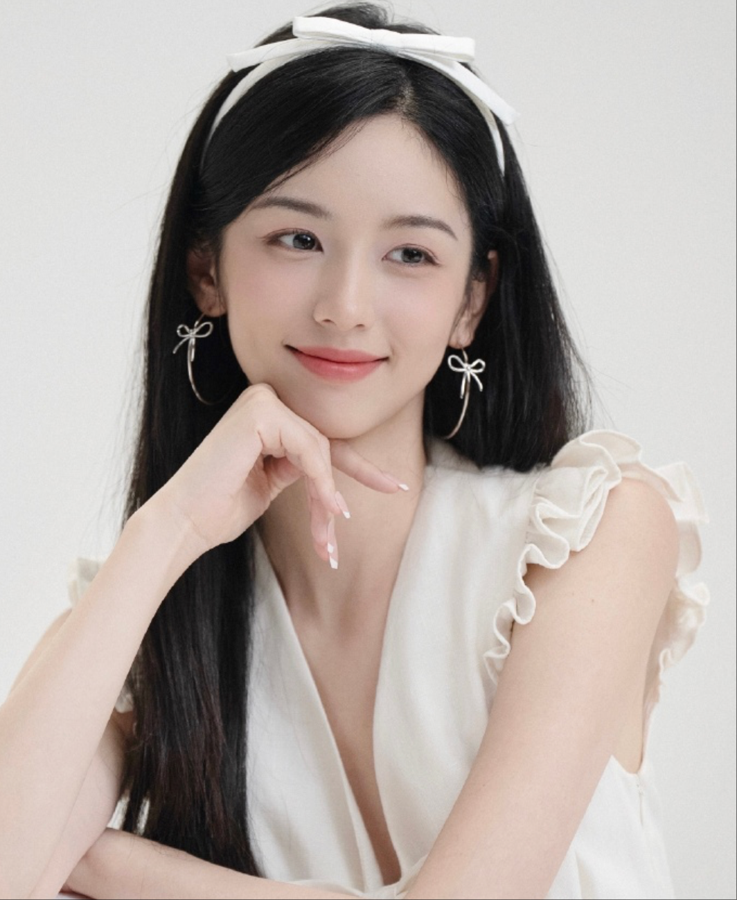周也的白开水系早秋穿搭推荐